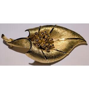 Vtg BSK Lily Brushed Gold Tone Brooch 2.75" Flower Pin MCM Floral Boho Cottage